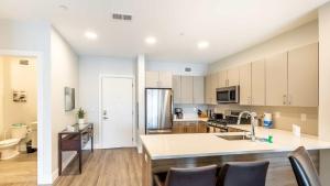 Dapur atau dapur kecil di Luxury Apartment Downtown