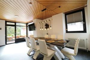 Fotografie z fotogalerie ubytování Schwarzwaldhorst Fewo 2 - mit 4 Schlafzimmer - Todtnau, Liftverbund Feldberg v destinaci Todtnau