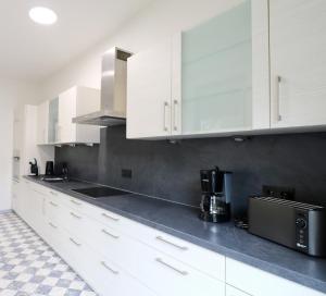 Kuchyň nebo kuchyňský kout v ubytování Schwarzwaldhorst Fewo 2 - mit 4 Schlafzimmer - Todtnau, Liftverbund Feldberg