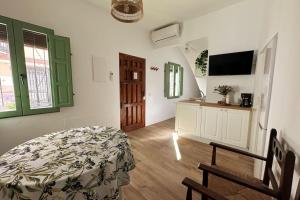 Una cama o camas en una habitación de La Casita del Molino. Old Town Centre.