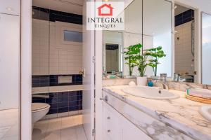 Koupelna v ubytování Sul Mare Apartament Palamós + 19 fotografií