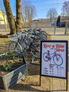 Jízda na kole v ubytování NeoHostel nebo okolí