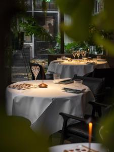 מסעדה או מקום אחר לאכול בו ב-Relais & Châteaux Weeshuis Gouda