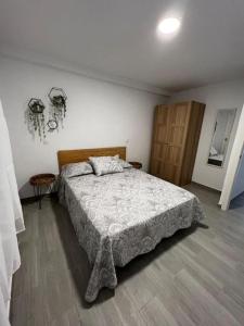 a bedroom with a bed and a wooden floor at piso en pleno centro in San Fernando