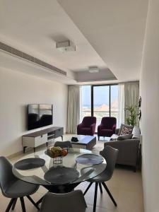 TV a/nebo společenská místnost v ubytování Elegant 3-Bed room Sea-View