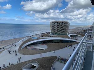 uma vista para o oceano a partir de um navio de cruzeiro em C view Casino em Middelkerke