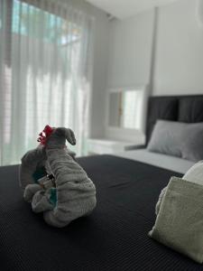 un animal de peluche está sentado en una cama en Gardenya Lara Suit Hotel, en Antalya