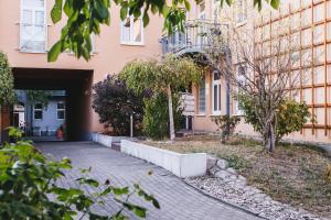 Ein Garten an der Unterkunft Gemütliches kleines Apartment