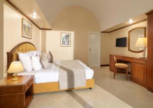 Postel nebo postele na pokoji v ubytování JAZ Pyramids Resort