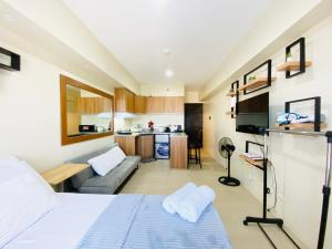 a room with a bed and a living room at Cebu Avida Riala by P&J in Cebu City