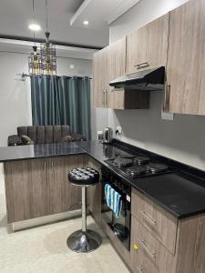 Ranchdale Apartments tesisinde mutfak veya mini mutfak