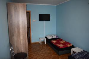 מיטה או מיטות בחדר ב-Pokoje Jasionka Zaczernie