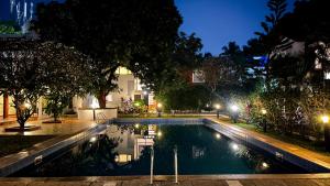 Бассейн в VILLA M - SOLITUDE 1 CANDOLIM GOA 3BHK, Pool Facing, Near Beach, Free Breakfast, Free WIFI and Prime Location или поблизости