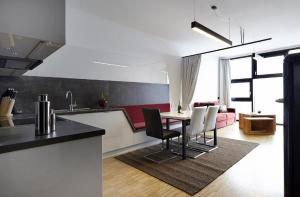 Kuchyňa alebo kuchynka v ubytovaní Apartmentwohnung mit Balkon für sechs Personen