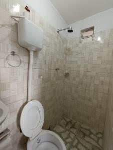 a bathroom with a toilet and a sink at Pousada Santo Amaro in Juazeiro do Norte
