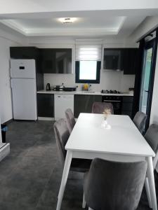 Kuchyň nebo kuchyňský kout v ubytování Paddys Villa