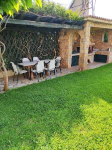 Zahrada ubytování Villa in Skafidia overlooking the Ionian Sea