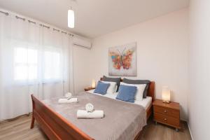 a bedroom with a large bed with two towels at Sunset Beach Suites in Kožino