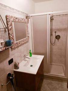A bathroom at Ninin Vernazza