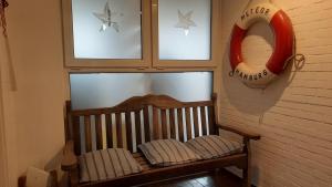 a wooden bench in a room with two windows at Haus Hygge - Ferienwohnung Anker in Boren +5 photos