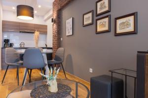 a living room with a glass table and a dining room at Apartament Comfort w centrum - ABA Apartamenty in Krynica Zdrój