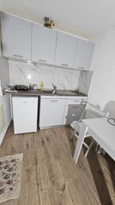 Kuchyň nebo kuchyňský kout v ubytování ASTORIA lindos