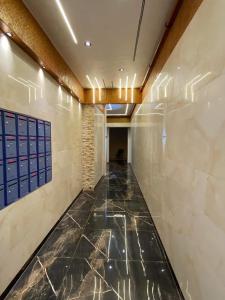 a hallway with a marble floor and a ceiling at APPARTEMENT AMINE in Delmonte