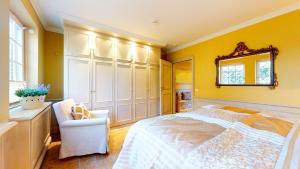 a bedroom with a large bed and a mirror at Luv Biberhüs in Archsum +6 photos