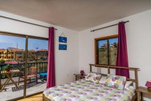 a bedroom with a bed and a balcony at Wohnung in Playa De La Calera mit Privatem Parkplatz in Valle Gran Rey +13 photos