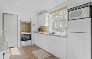 Nhà bếp/bếp nhỏ tại 2 Bedroom Gorgeous Home In Nexø
