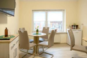 a kitchen with a table and chairs and a window at Haus Mila in Bienenbüttel