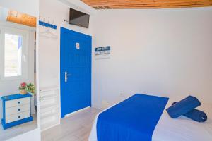 Łóżko lub łóżka w pokoju w obiekcie Hostel Neon Tenerife
