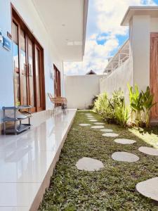 a courtyard with a lawn in a house at Y&J in Seminyak