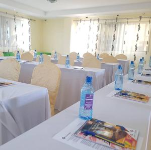 een kamer met tafels met flessen water erop bij The Cannas Hotel Suites in Kisii