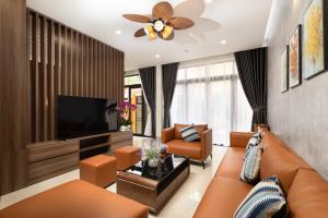 TV a/nebo společenská místnost v ubytování Hai Hội Villa Hoi An
