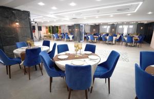 A seating area at Formercity Hotel