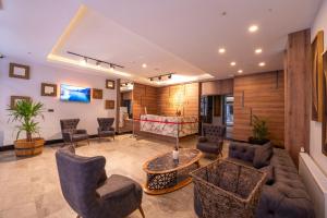 A seating area at Formercity Hotel