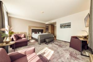 a hotel room with a bed and a couch at CityClass Hotel am Dom in Cologne