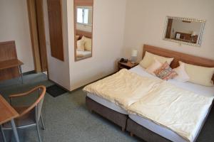 Postel nebo postele na pokoji v ubytování Rosenhotel Scherer