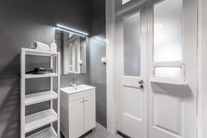 Un baño de GuestReady - Innvict Residences
