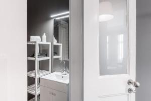 Un baño de GuestReady - Innvict Residences