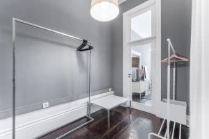 Un baño de GuestReady - Innvict Residences
