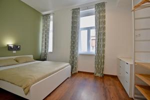 a bedroom with a bed and a large window at Modern apartment with 2 bedrooms near Arena in Pula
