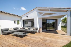 Αίθριο ή υπαίθριος χώρος στο Maison d'architecte familiale avec piscine chauffée au calme