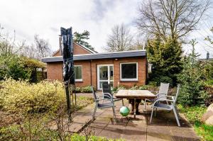 a house with a table and chairs in front of it at Ferien Bei Familie Martin in Bad Zwischenahn