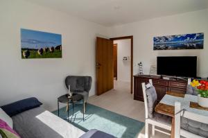 a living room with a couch and a tv at Ferien Bei Familie Martin in Bad Zwischenahn