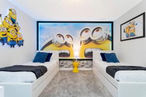 En eller flere senge i et værelse på 9332 SH - Champions Gate Unique Luxury 8BR