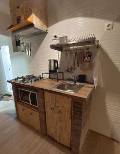 a kitchen with a sink and a stove at Cozy Townhouse in Algodonales