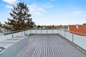 A balcony or terrace at Villa Jäger mit Pool in Wien