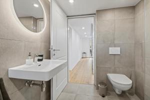 A bathroom at Villa Jäger mit Pool in Wien